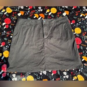Size 18 White Stag Black Stretch Skort